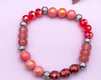 Red pearl bracelet for women – Handmade stretch bracelet with glass beads, shiny + elegant – Gift idea for girlfriend or mother