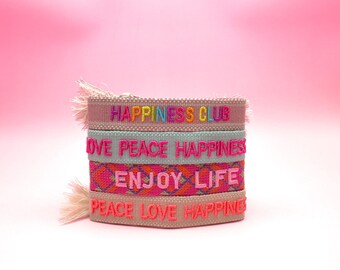Boho Armband Set mit Sprüchen -  LOVE PEACEY LIFE – Freundschaftsarmbänder bunt bestickt