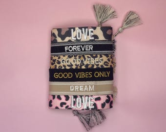 Statement Armband Set mit Sprüchen – Love, GOOD VIBES, Dream -Boho Freundschaftsarmbänder im Animal Print – Geschenk für Frauen