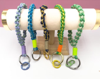 Paracord keychains in many colors - purple | green | blue