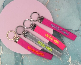 Schlüsselanhänger mit coolen Sprüchen - Good Vibes, Good Karma
