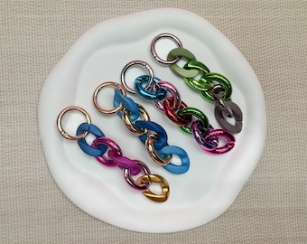 Trendy keychain – rainbow link chain – bag & key decoration – unisex gift idea