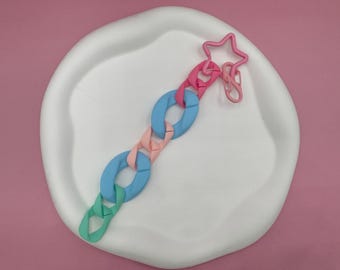 Colorful acrylic keychain with star carabiner – stylish accessory for everyday life