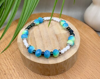 Ocean blue glass bead bracelet – Bright colors with metallic accents