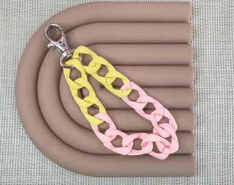 Stylish keychain in pastel colors – chain design in yellow and pink