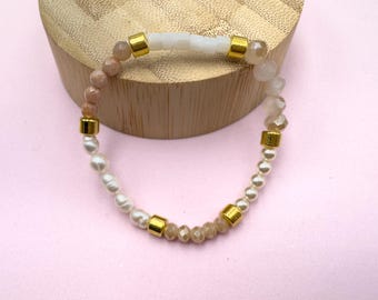 stylish pearl bracelet pink white beige with gold details
