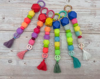 Colorful keychain with peace sign and tassel – stylish accessory for every day