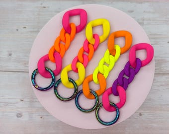 Neon Chunky Chain Keychain – Colorful Bag Charm with Rainbow Carabiner – Statement Keychain – Gift for Women