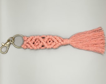 MACRAMEE pink keychain with carabiner in gold