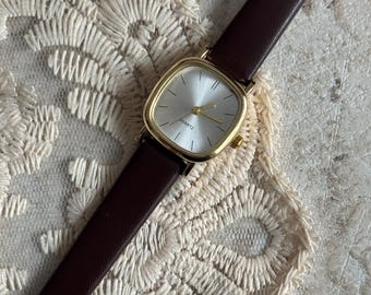 Vintage Style Women’s Watch –  Retro Leather Strap Quartz Wristwatch Gift