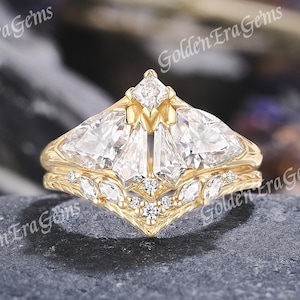 Ensemble de mariage unique en moissanite motif papillon de nuit, bague de fiançailles taille fantaisie, alliance incurvée en moissanite, bague gothique alternative, cadeau personnalisé pour elle