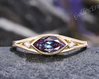 Art Deco Bezel Alexandrite Engagement Ring Dutch Marquise Wedding Rings for Women Gold Three Stone Ring Anniversary Gift for Her Custom