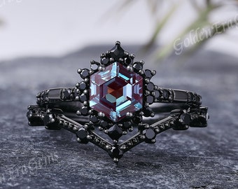 Bague de fiançailles en alexandrite de forme hexagonale gothique vintage Bague de fiançailles sorcière noire rhodiée Halo Bague de mariage promesse en or noir pour femme