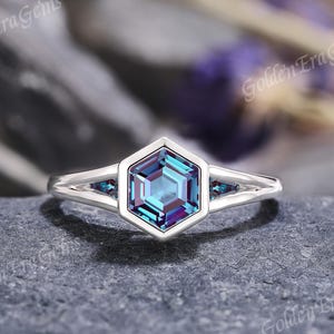 Bezel Setting Alexandrite Engagement Ring Unique Hexagon Wedding Rings for Women Baguette Alexandrite Ring Three Stone Ring Custom Gift