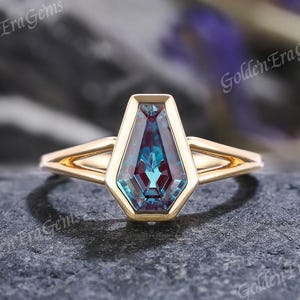 Bezel Set Coffin Alexandrite Engagement Ring Gold Minimalism Solitaire Wedding Rings for Women Handmade Anniversary Gift for Her Custom