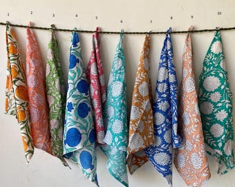 Handgemachte Baumwoll Bandana: Braunes Kopftuch mit Blumenmuster, Unisex Halstuch