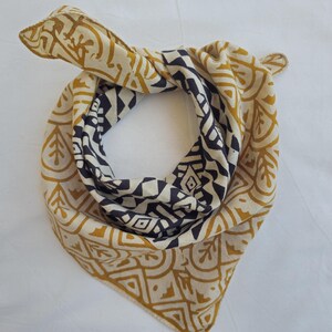 Pañuelo cuadrado de algodón marrón de estilo boho de colores orgánicos, pañuelo de regalo, pañuelo de bandana con estampado de bloques hecho a mano, tinte natural, colores naturales