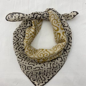 Bandana Schal Handgefertigt Block Print Gamayun Bandana in Creme Kürbis und Stahl - Handgefertigte Bio-Baumwolle Bandana westliches Hundehalstuch