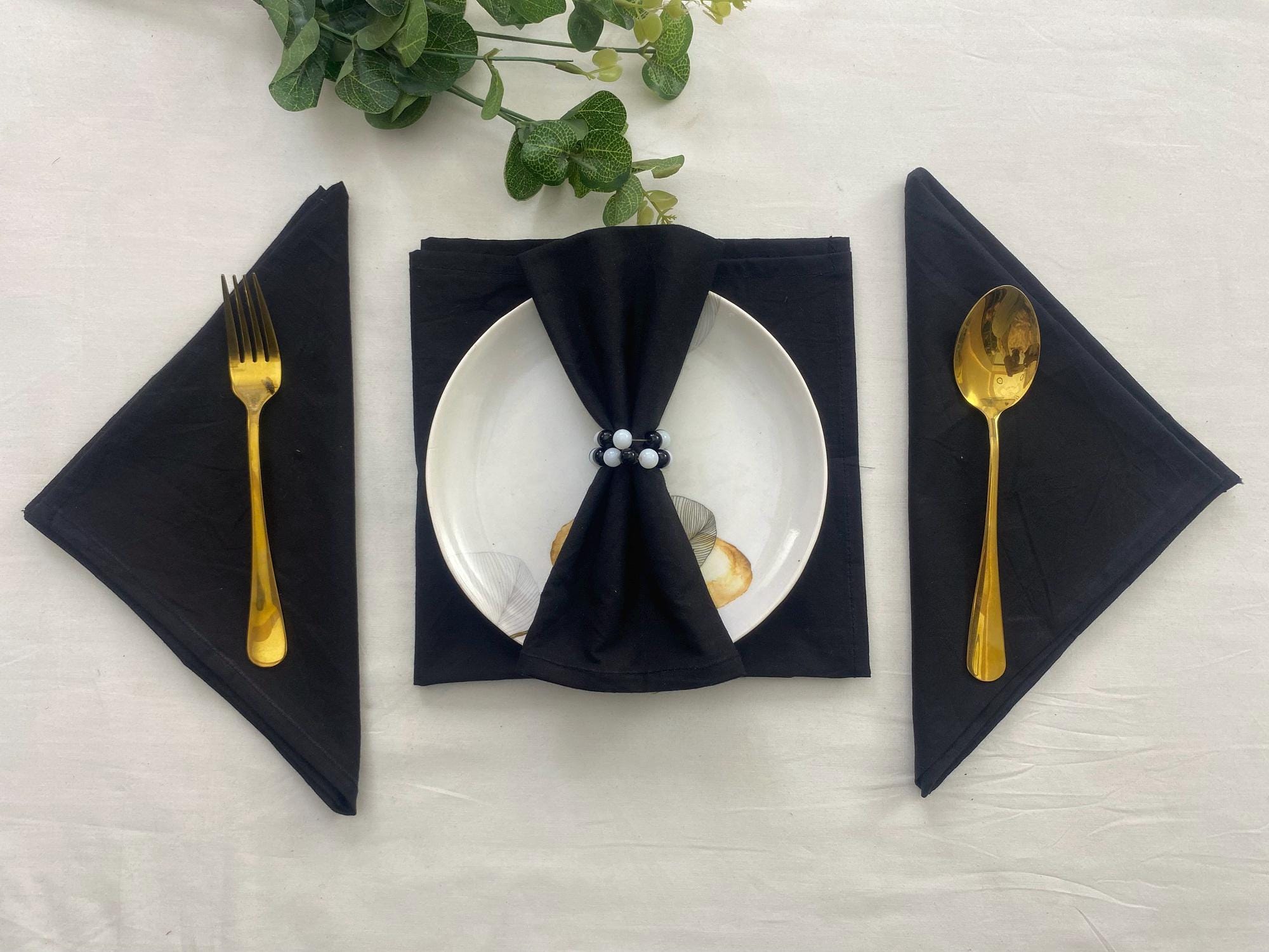 Schwarzes festes Baumwoll-Servietten Stück 100 Minimalistische mattschwarze Stoffservietten Moderner Esstisch Dekor Stimmungsvolle Ästhetik Große Baumwollservietten
