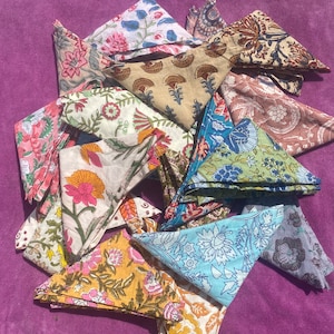 Set di tovaglioli assortiti, confezione da 50 tovaglioli stampati a mano, tovaglioli Boho, tovaglioli da tavola con stampa a blocchi mix and match, fatti a mano in India