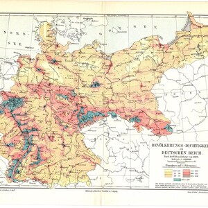 Può includere: Una mappa d'epoca della Germania, che mostra la densità di popolazione in tonalità di giallo, rosa e blu. La mappa include testo in tedesco, con il titolo "Bevölkerungs-Dichtigkeit im Deutschen Reich". La mappa è del 1900.