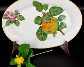 Oval plate for wall or to stand, it can serve as candy holder, sweets. Hand painted with pure gold edge.