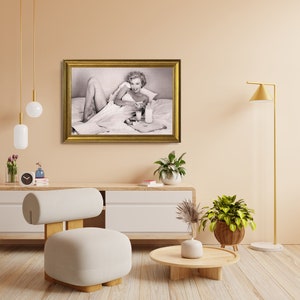 Marilyn Monroe Frühstück im Bett Vintage gerahmte Wandkunst, Schwarz-Weiß-oder Sepia-Fotografie, Retro Uv-Druck Gold - B&W Photo