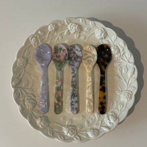 Colorful acrylic spoon set designed for serving ice cream and desserts in style.