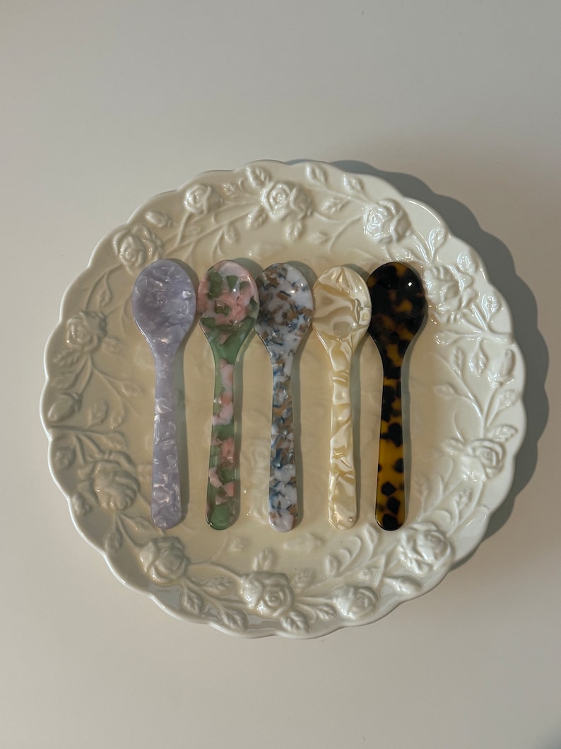 Colorful acrylic spoon set designed for serving ice cream and desserts in style.