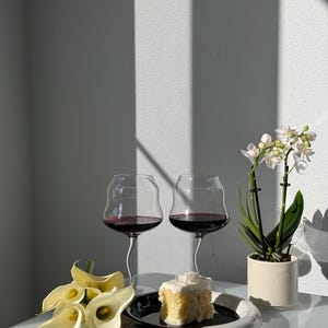 Handgjort vågigt vinglasset: Elegant hantverksmässigt dricksglas