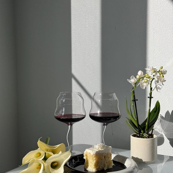 Handgjort vågigt vinglasset: Elegant hantverksmässigt dricksglas