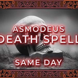 Könnte beinhalten: Ein Grafikdesign mit einem menschlichen Schädel auf einem Steinblock, umgeben von einem dunklen, verzierten Rahmen. Der Text ASMODEUS DEATH SPELL und SAME DAY erscheint in leuchtend roter Schrift über dem Graustufenbild des Schädels.