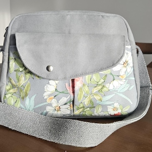 Handmade Floral Crossbody Bag: Light Gray Cotton Tote