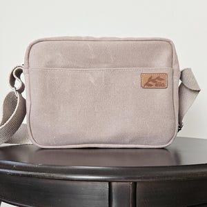Sac à bandoulière en toile cirée beige et noire, sac messager, sac à bandoulière, sac en toile cirée fait main