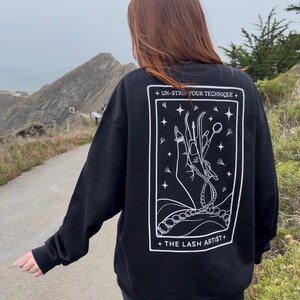 Sudadera de cuello redondo con diseño de cartas del tarot de pestañas / Sudadera con diseño de artista de pestañas / Cuello redondo / Diseño de cartas del tarot hecho en casa