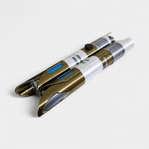 Jedi Temple Guard Lightsaber With Optional Vertical Stand (Moving Parts) image 1