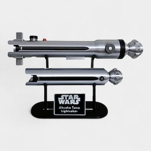 Sabres laser Ahsoka Tano (Clone Wars) avec support en option Stand