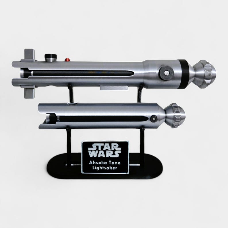 Sabres laser Ahsoka Tano (Clone Wars) avec support en option Stand