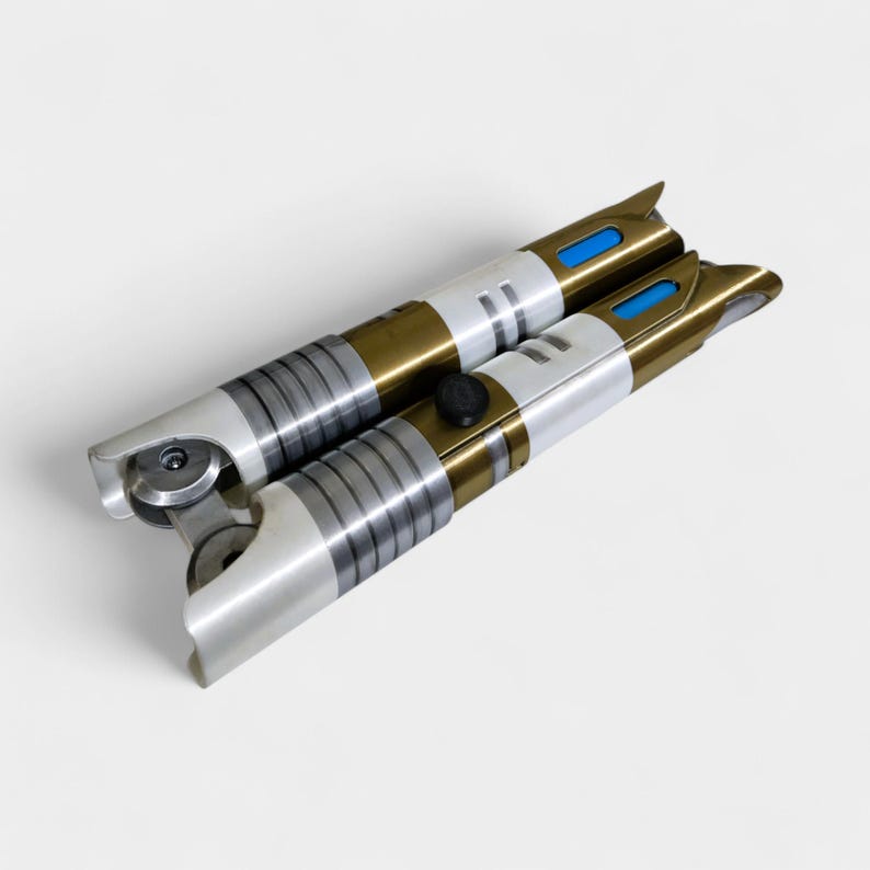 Jedi Temple Guard Lightsaber With Optional Vertical Stand (Moving Parts) image 2