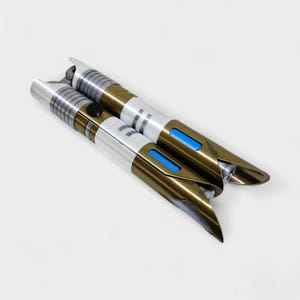 Jedi Temple Guard Lightsaber With Optional Vertical Stand (Moving Parts) image 7