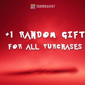 Puede incluir: Fondo rojo con texto blanco que dice " +1 REGALO ALEATORIO PARA TODAS LAS COMPRAS". El texto est&aacute; en una fuente de dibujos animados divertida.