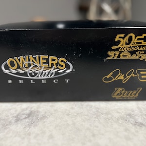 Auto de carreras NASCAR a escala 1:24 de Dale Earnhardt Jr. (Coleccionables)