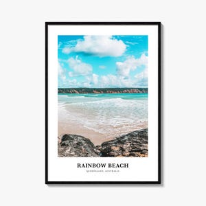 Impressão de Rainbow Beach, pôster fotográfico de Rainbow Beach, arte de parede de viagem de Rainbow Beach, mapa de Rainbow Beach, Rainbow Beach, Queensland, Austrália
