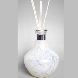 Handmade Iridescent Glass Diffuser: Artistic Aroma Decor
