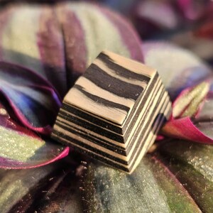 Handgefertigte Tastenkappe aus Zebrano Holz: Cherry MX Kompatibel