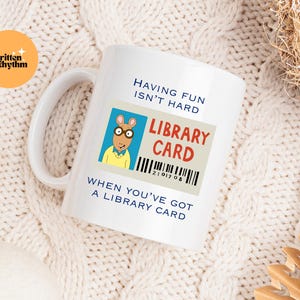 Arthur-bibliotheekkaartmok, bibliotheekkaartmok, leesgrage bibliotheekkaartmok, leesgrage tv-mok, leesgrage cadeau, tv-show jaren 2000, Arthur Reading-mok