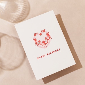 La carte de gâteau vintage en rouge