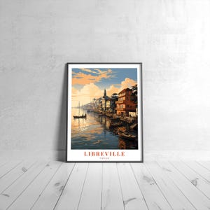 Puede incluir: Un cartel de viaje vintage con una ilustración colorida de un paisaje urbano frente al mar en Libreville, Gabón. El cartel presenta un cielo azul con nubes blancas y un río tranquilo con barcos. Los edificios son una mezcla de arquitectura antigua y moderna, con un campanario de iglesia en el fondo.