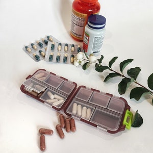 Plastic pillendoosje met aparte vakken, reispillendoosje voor medicijnen, pillendoosje met vakken, individuele medicijnendoos