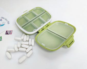 Portapillole in plastica con scomparti separati, Portapillole da viaggio per medicinali in colore verde chiaro, Portapillole con scomparti